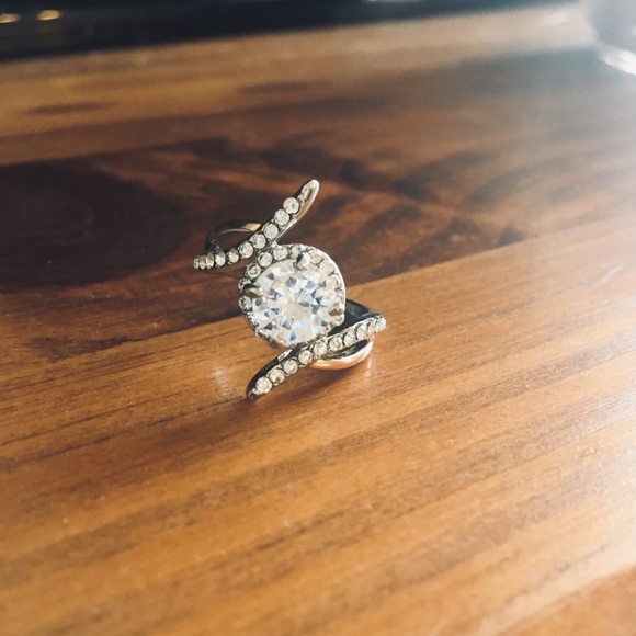 Elegant Two-tone White Topaz and Zirconia Ring - Picture 2 of 4